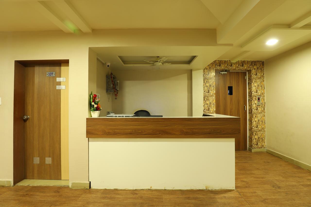 Hotel Loyal Residency Jāmnagar Eksteriør billede